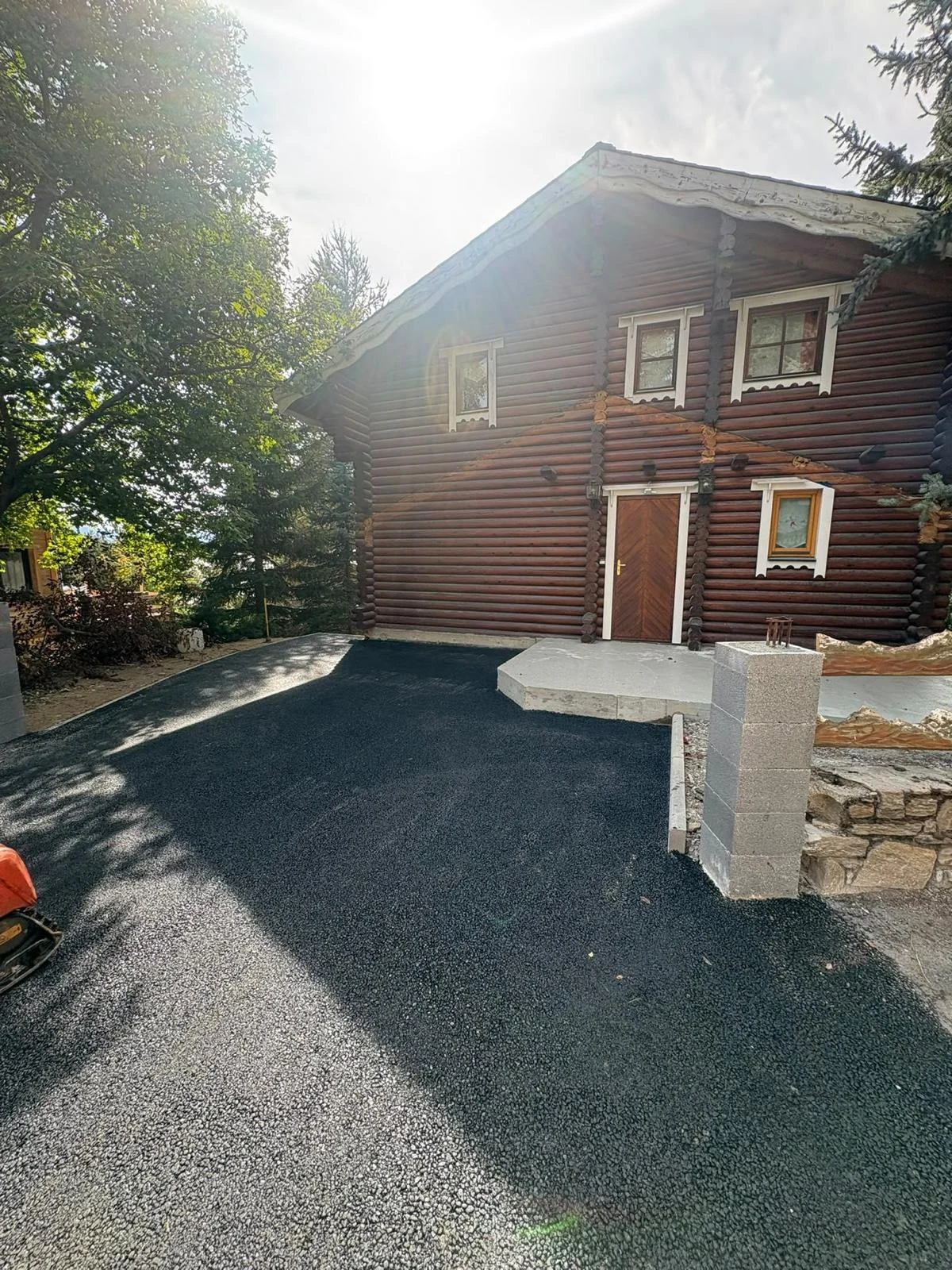 Sols extérieurs — Après · Les abords et l’accès au chalet
