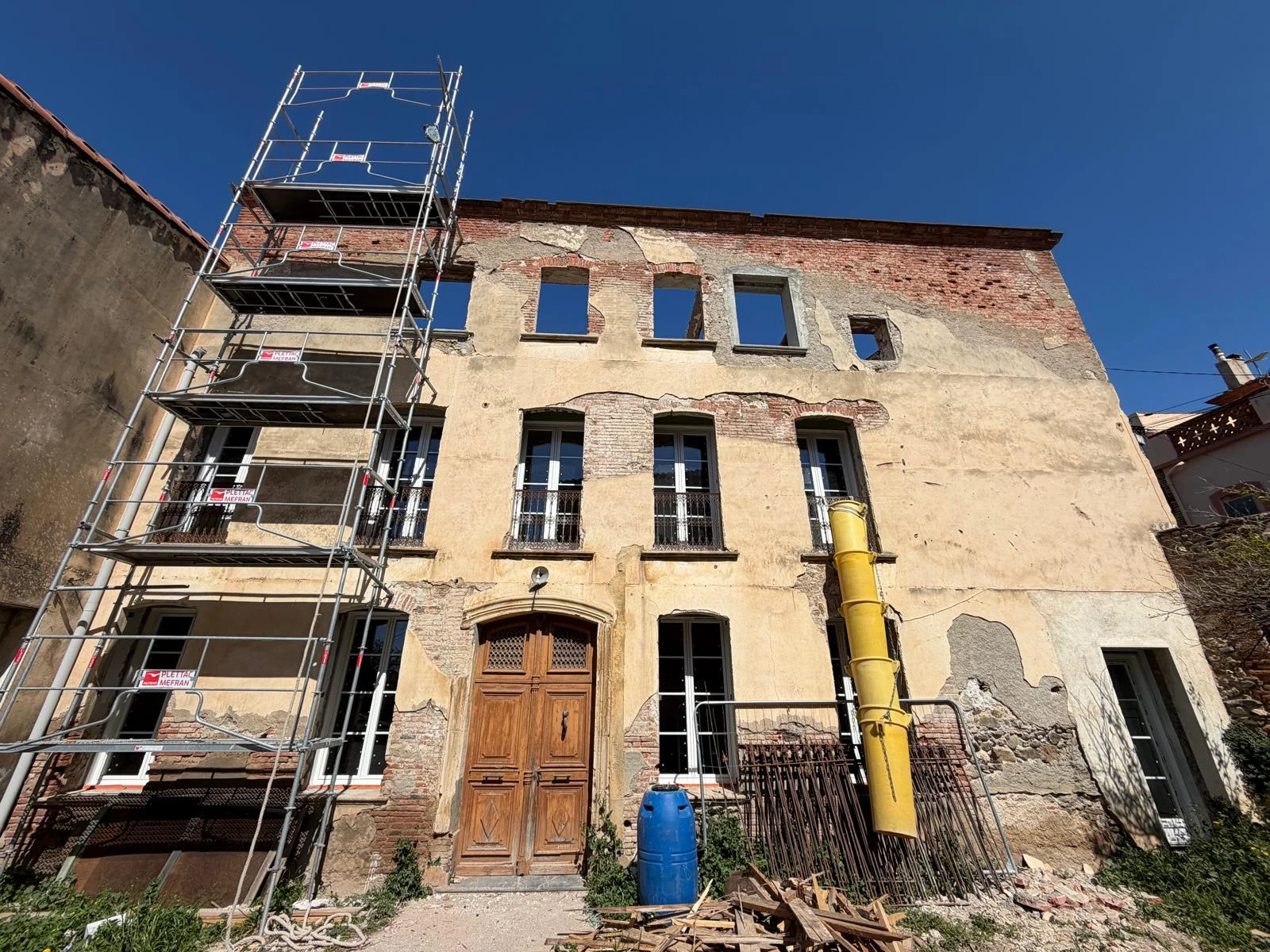 Maison de maître — Chantier · La façade et son échafaudage